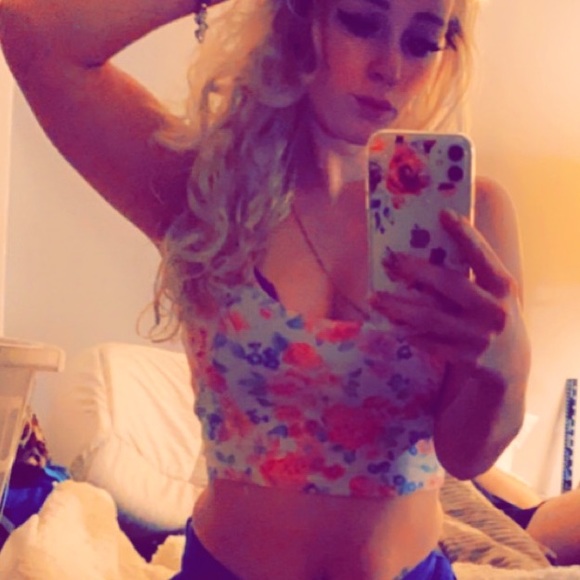 Tops - Tank top floral short belly shirt